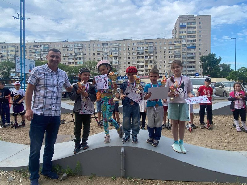 Собрание жителей одного из благовещенских домов закончилось детским спортивно-массовым соревнованием на памп-треке