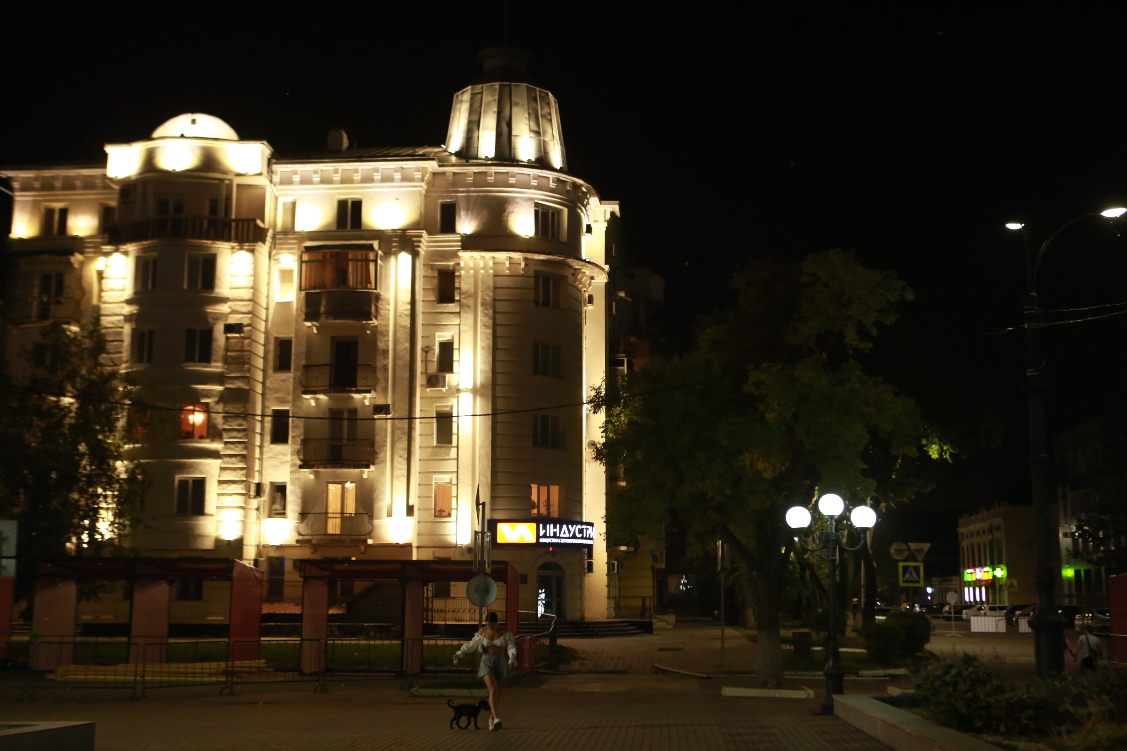 В современную архитектурную подсветку переодели жилые дома областного центра