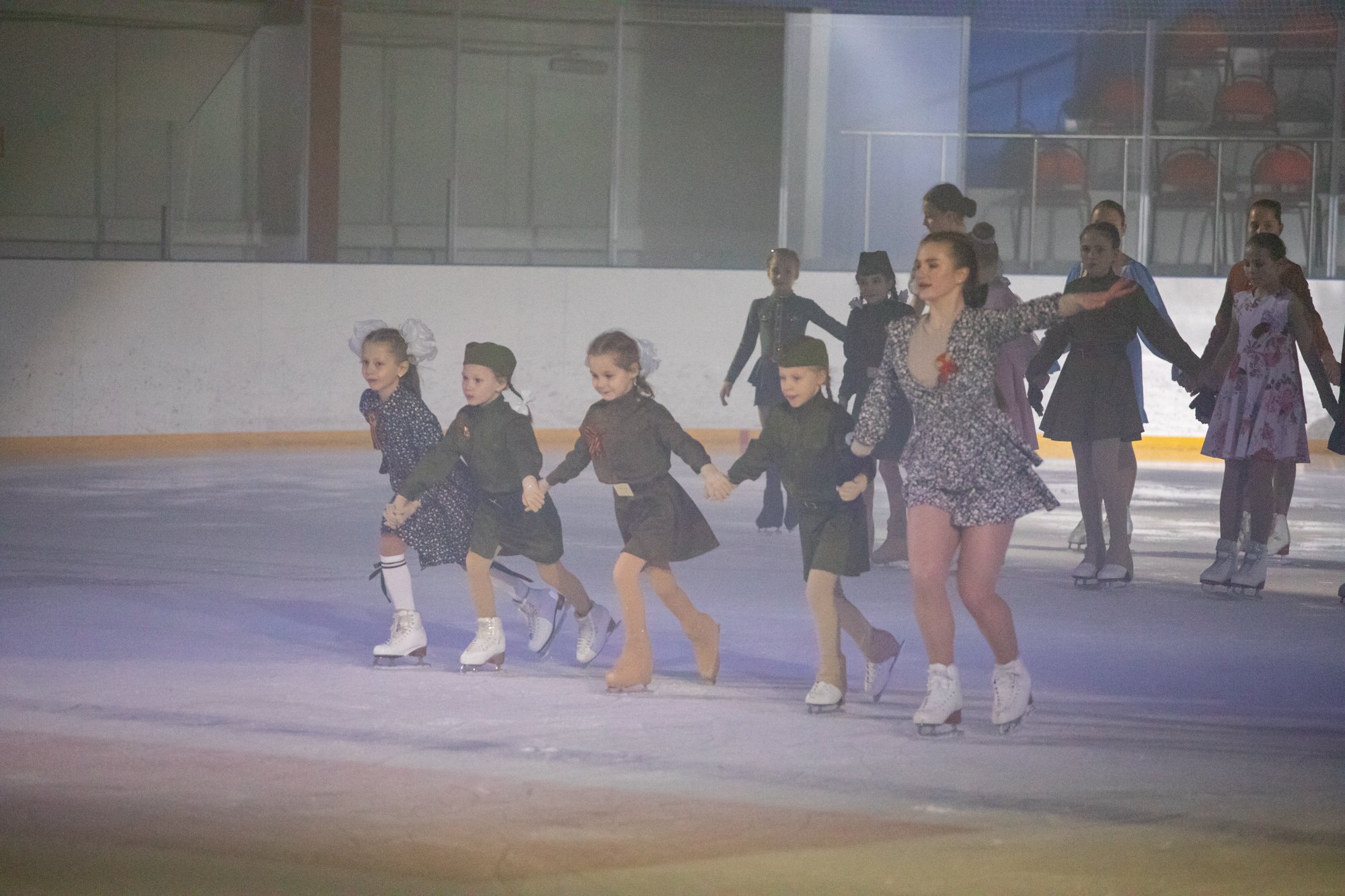 Юные благовещенские фигуристы представили программу «Помним сердцем», посвященную Дню Победы