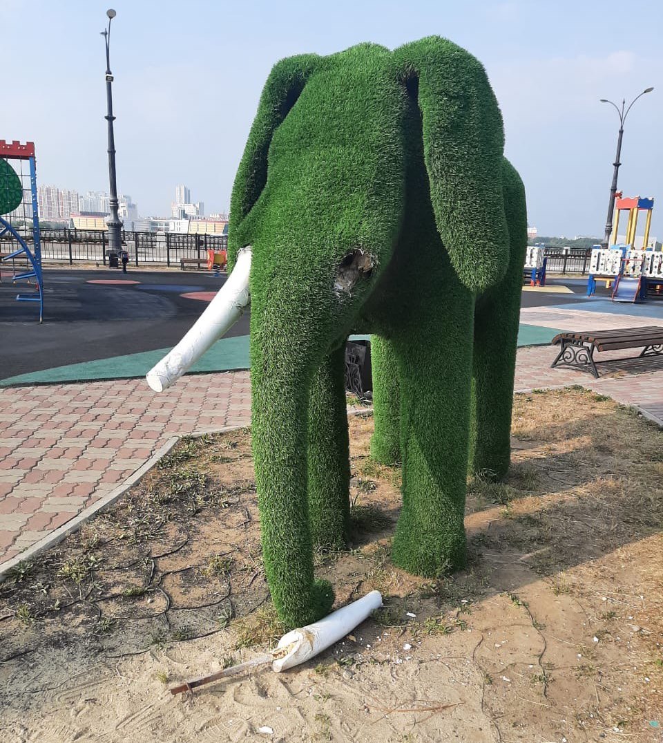 Слон безвозвратно покинул благовещенскую детскую площадку на набережной 