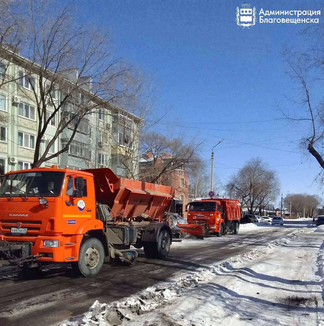 С улиц Благовещенска вывезли больше четырёх тысяч тонн снега после февральских осадков 
