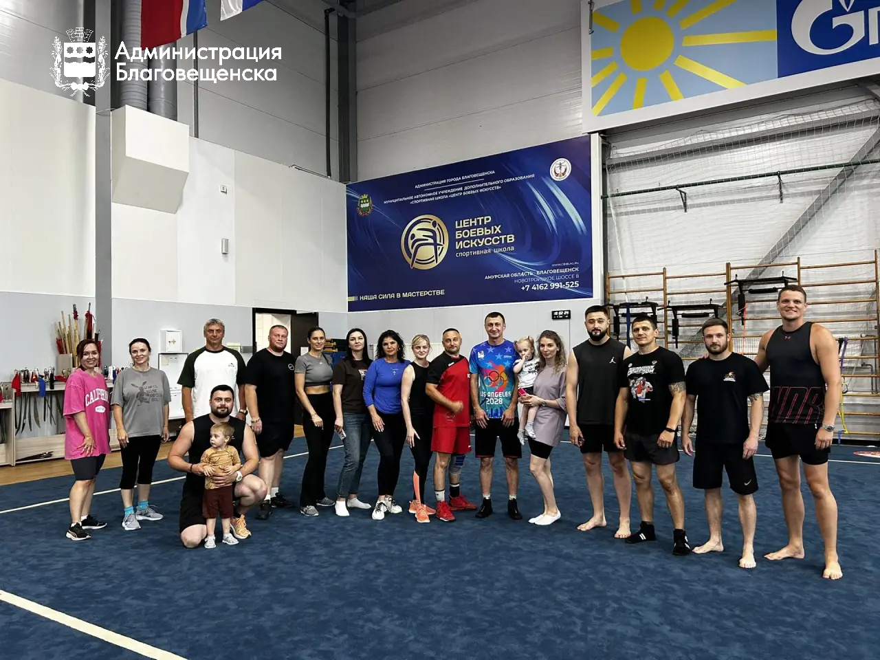 Благовещенские семьи посоревновались в ловкости во время эстафеты, посвящённой Дню семьи, любви и верности