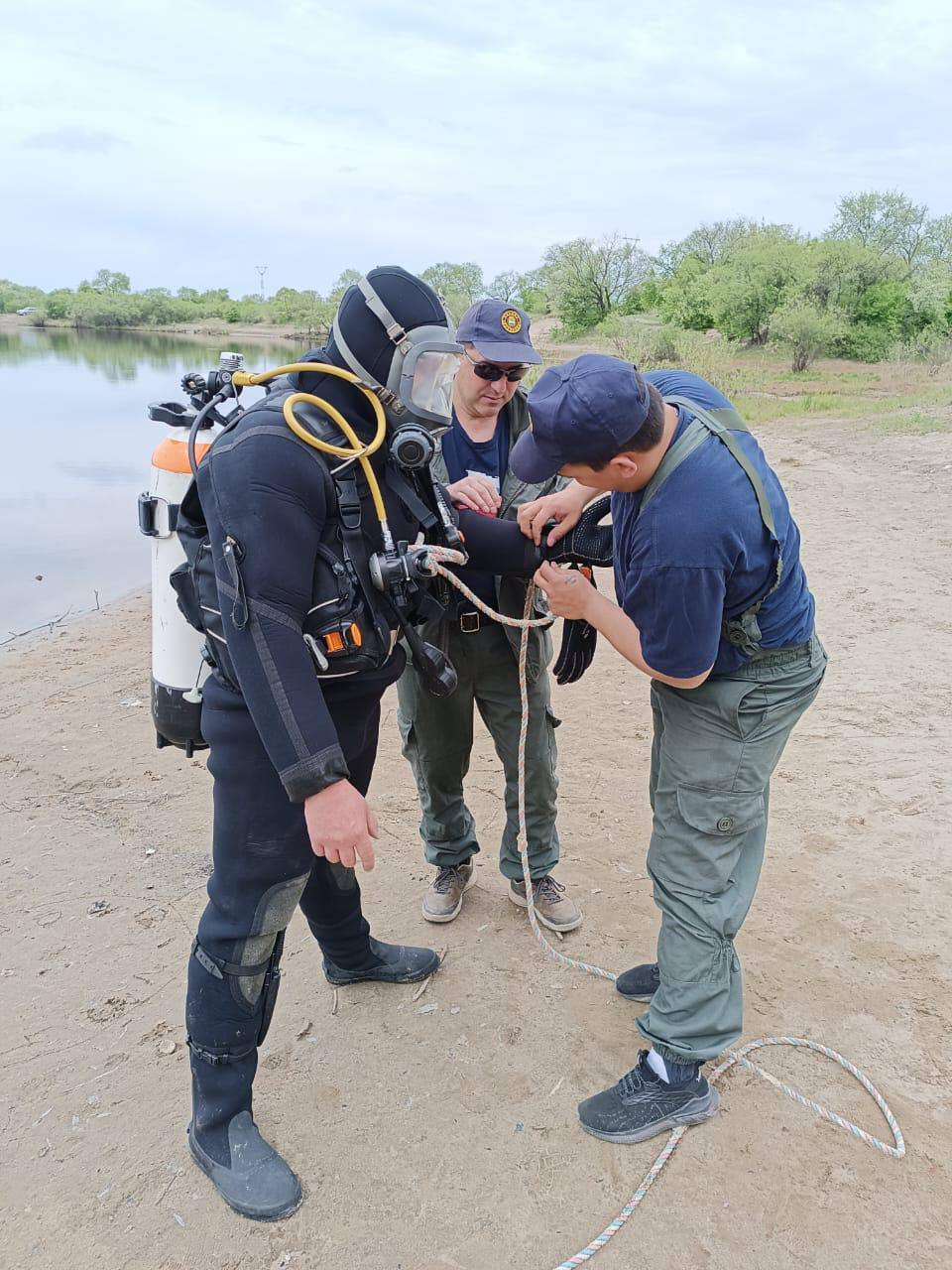 Водолазы Благовещенского ПСО обследуют дно акваторий мест массового отдыха 