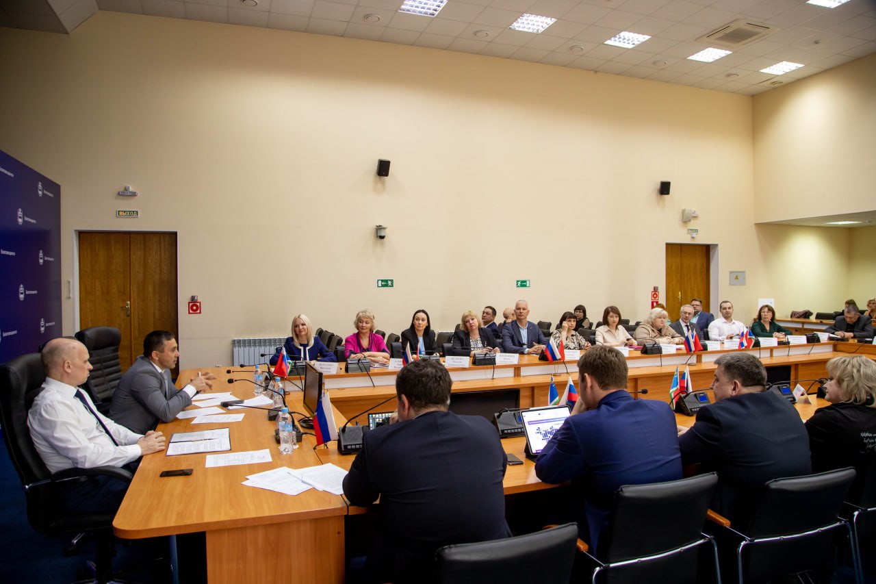 В администрации Благовещенска обсудили вопросы предоставления сведений о доходах