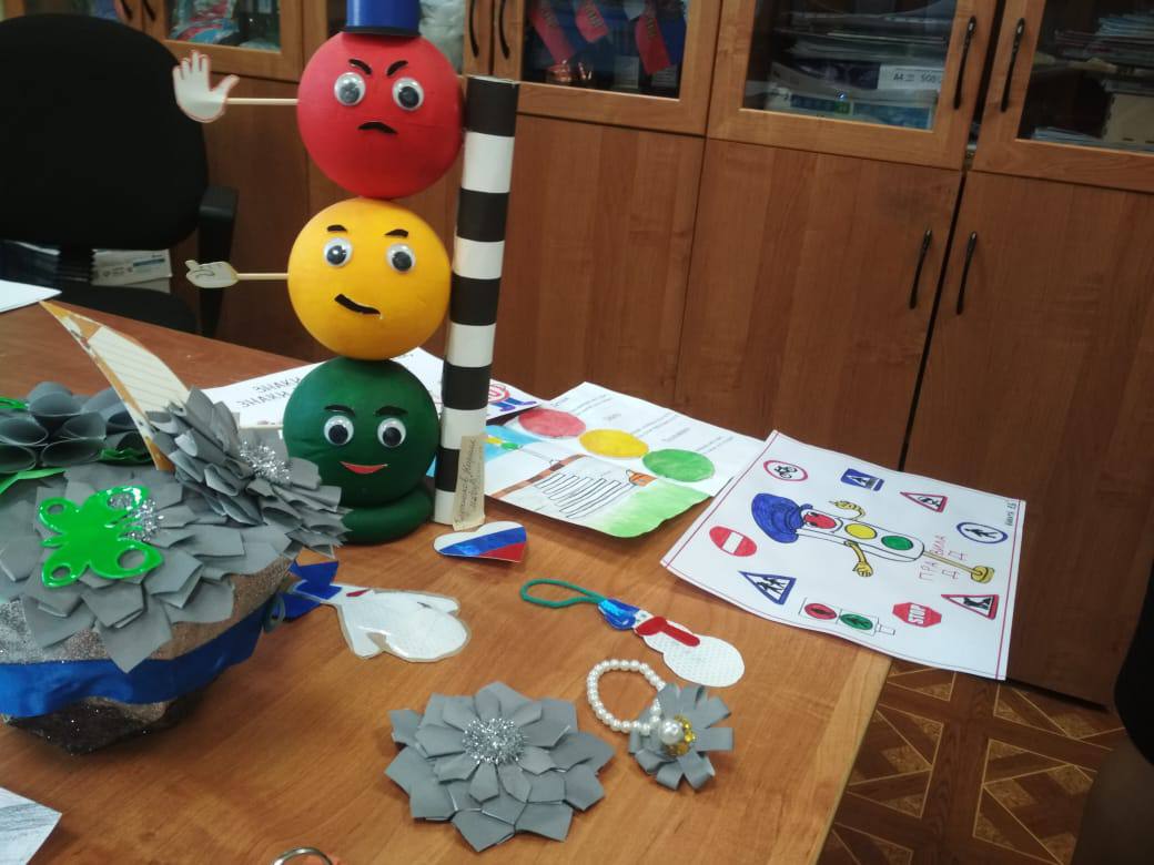 Несколько десятков эскизов для светоотражателей придумали юные благовещенцы