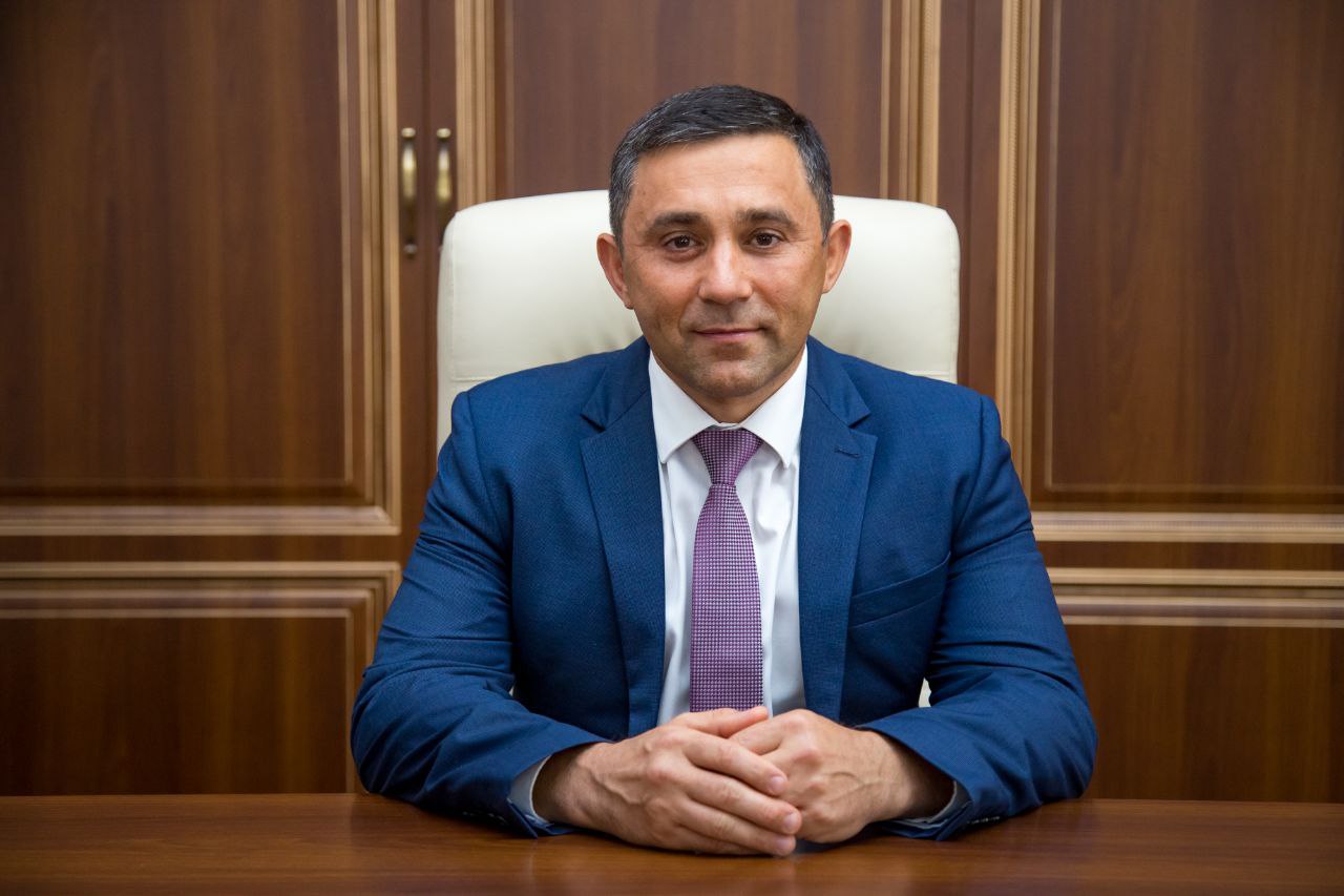 Мэр Благовещенска Олег Имамеев поздравил педагогов с Днем учителя 