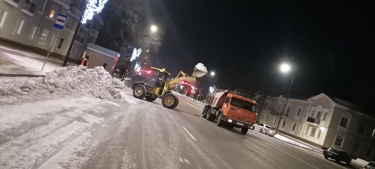 ГСТК очищает улицы Благовещенска от наледи