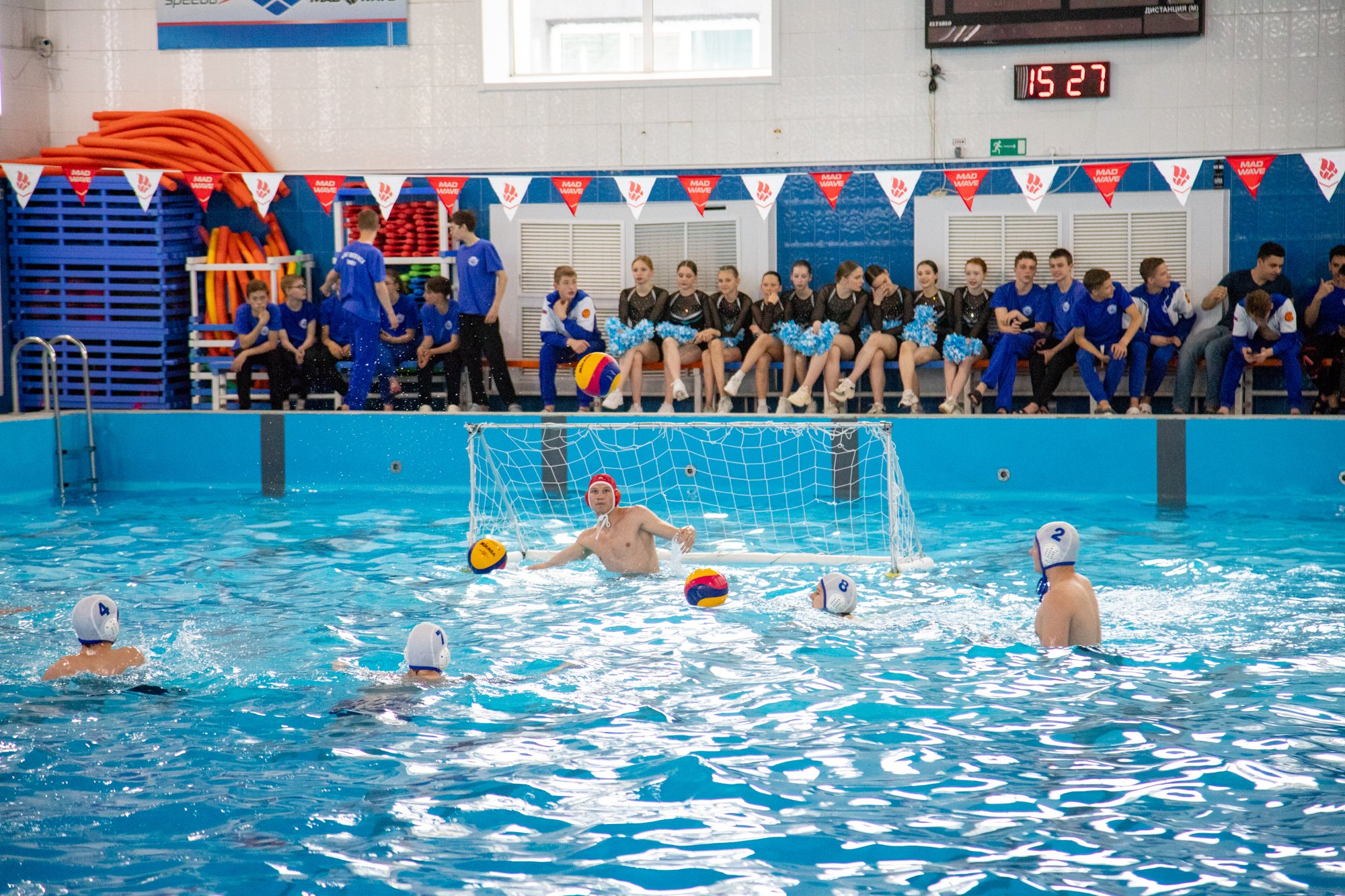 Федерация водного поло России подарила благовещенскому бассейну спортивное оборудование