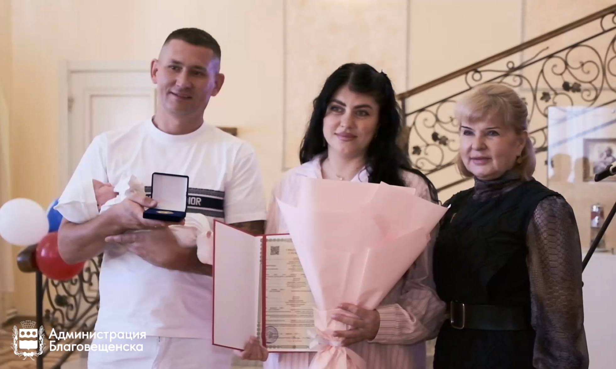 Семейный праздник под русским триколором