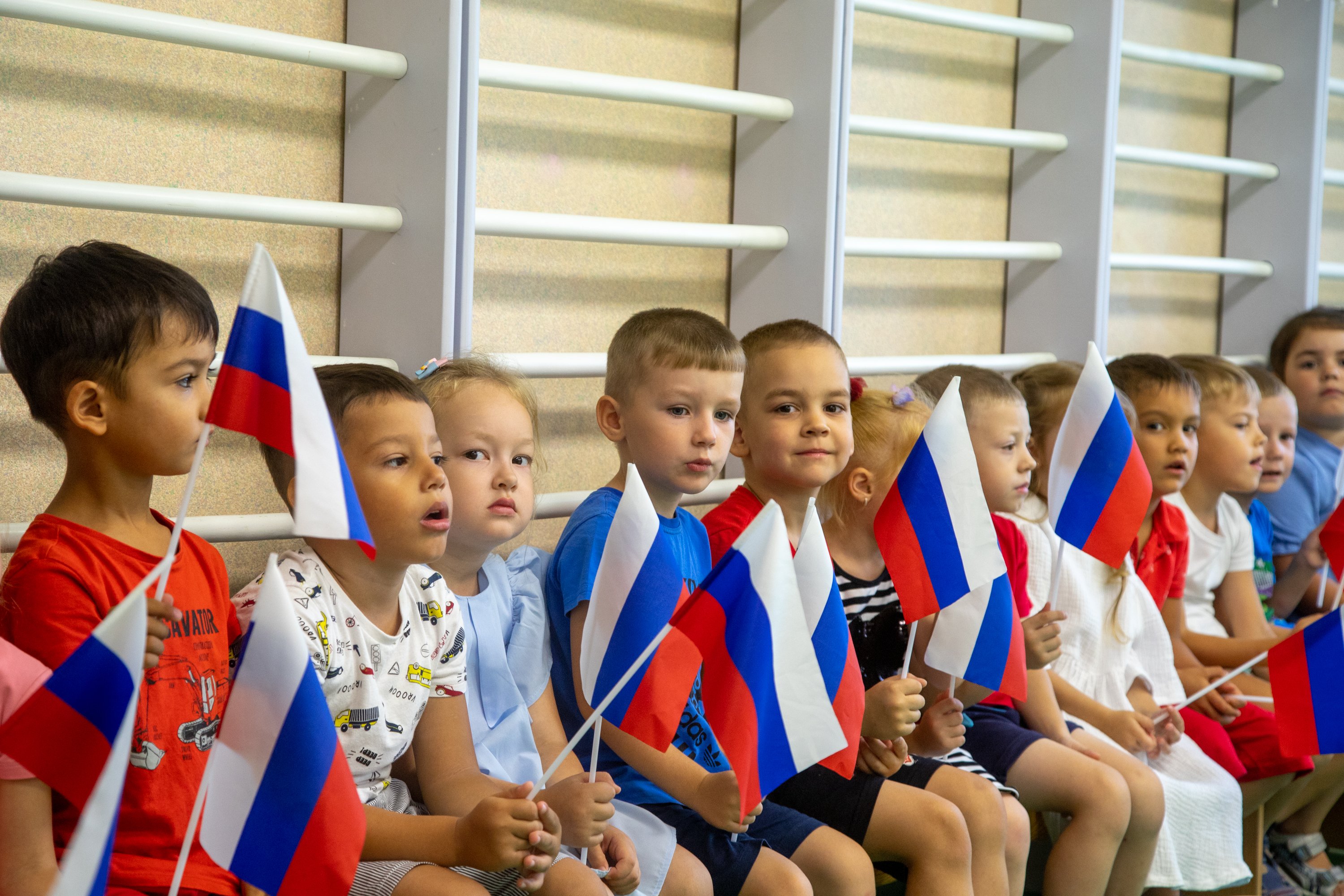 Маленькие патриоты отметили День флага в детских садах Благовещенска