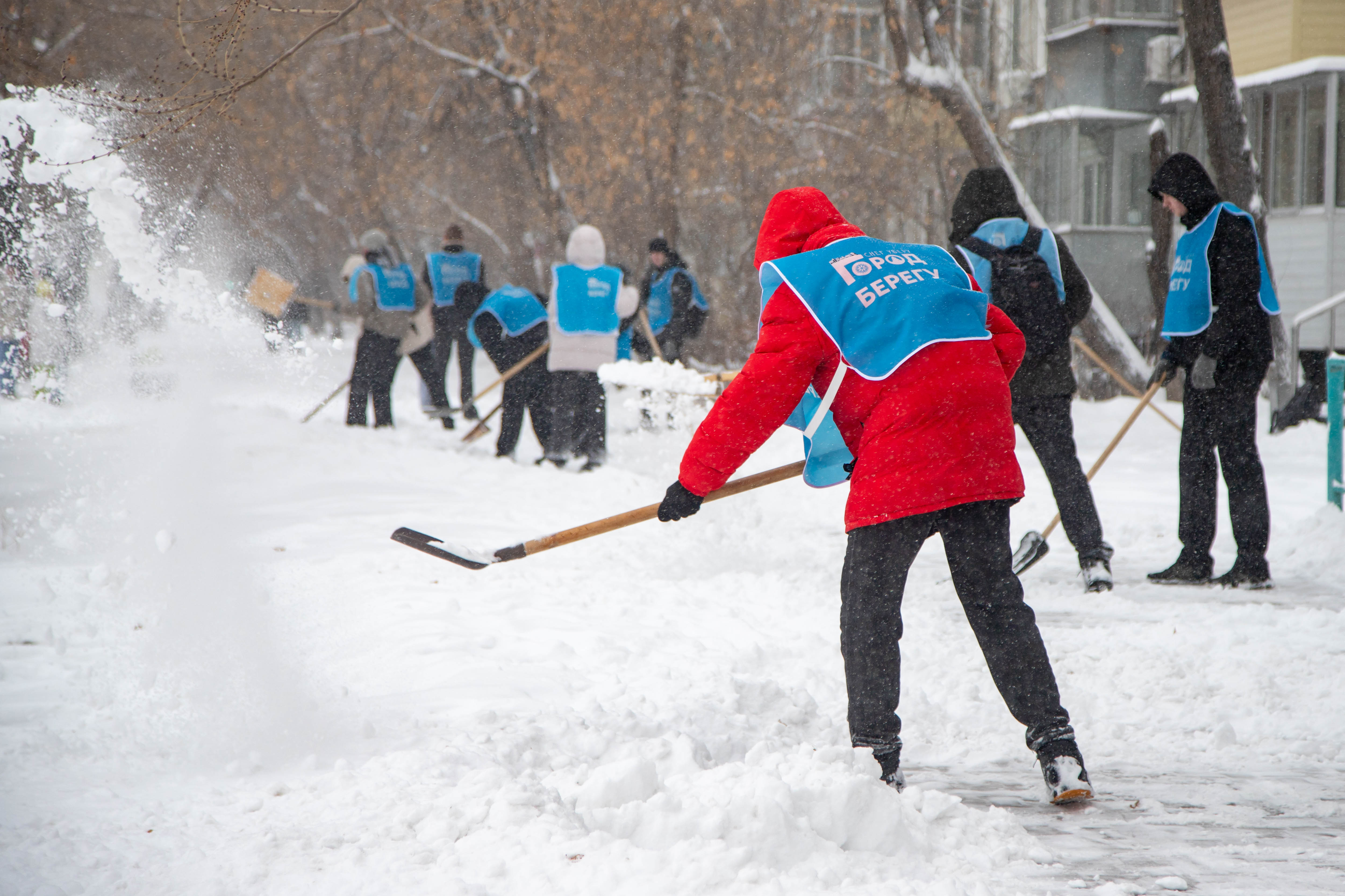 Ликвидировать снежный панцирь: в эти выходные в Благовещенске пройдёт общегородской субботник