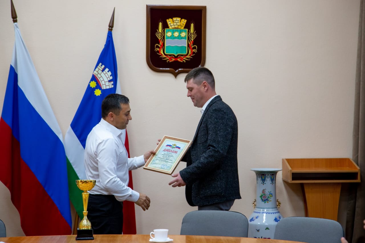 Станислав Харитонов стал лучшим наставником месяца в Благовещенске