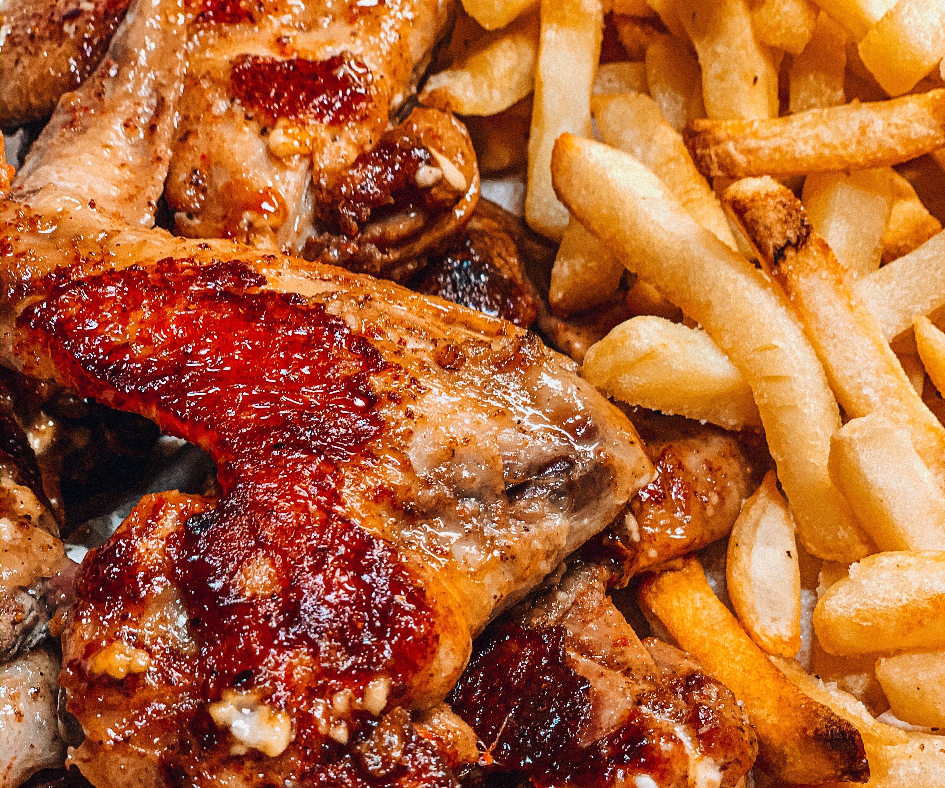 «На крыле»: первый гастрономический фестиваль куриных крыльев проходит в Благовещенске  