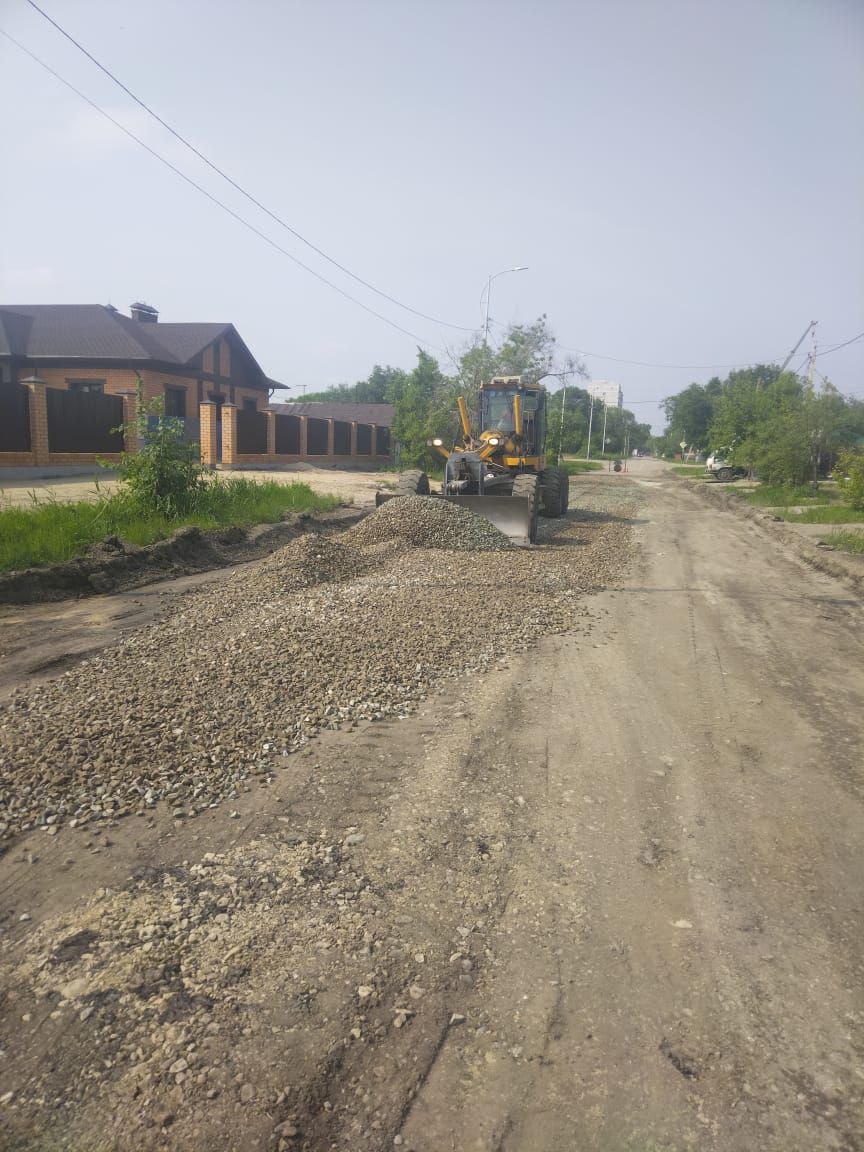 ГСТК ремонтирует дорогу по Островского