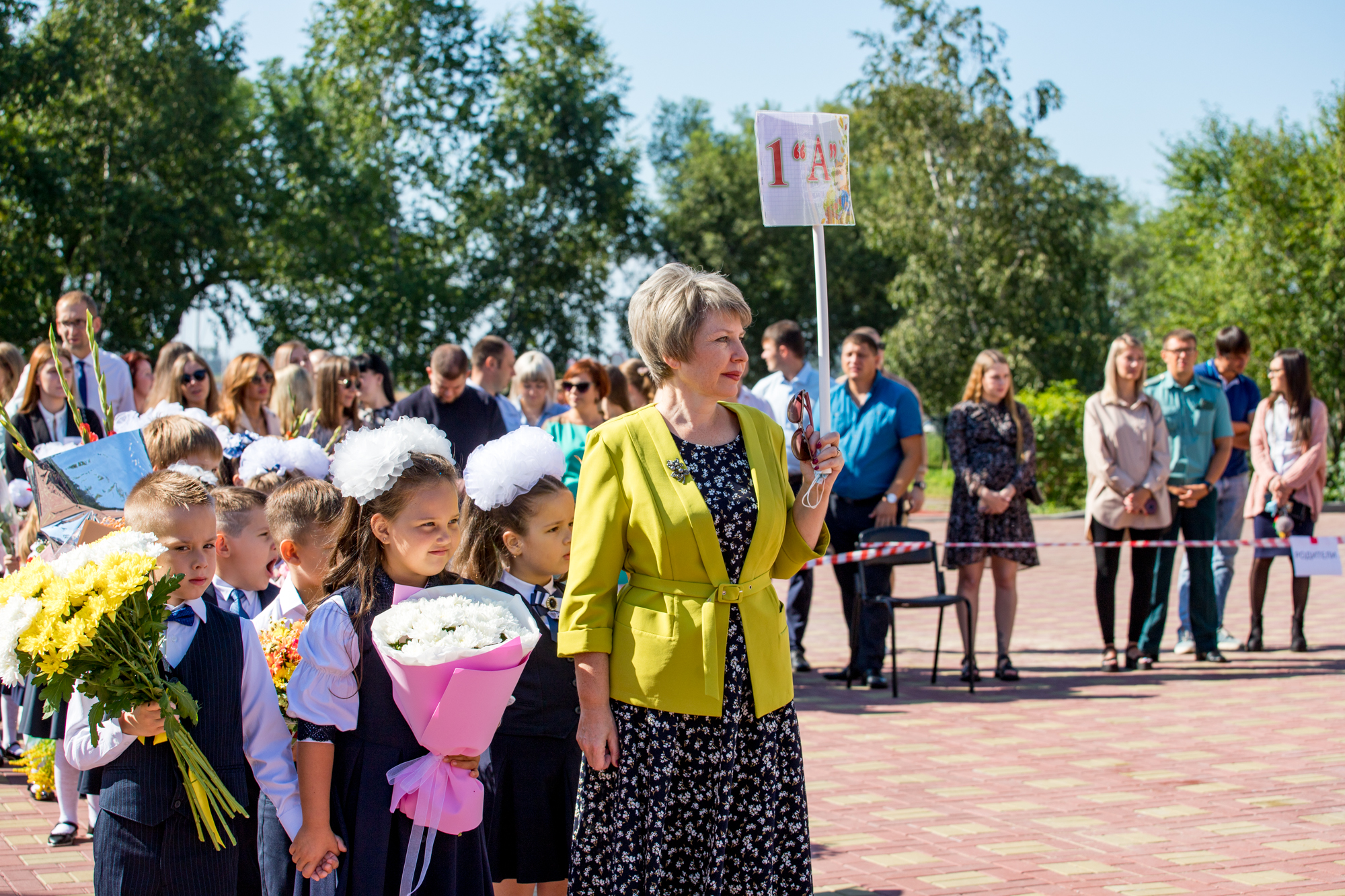 Более 900 юных благовещенцев уже записали в первый класс 