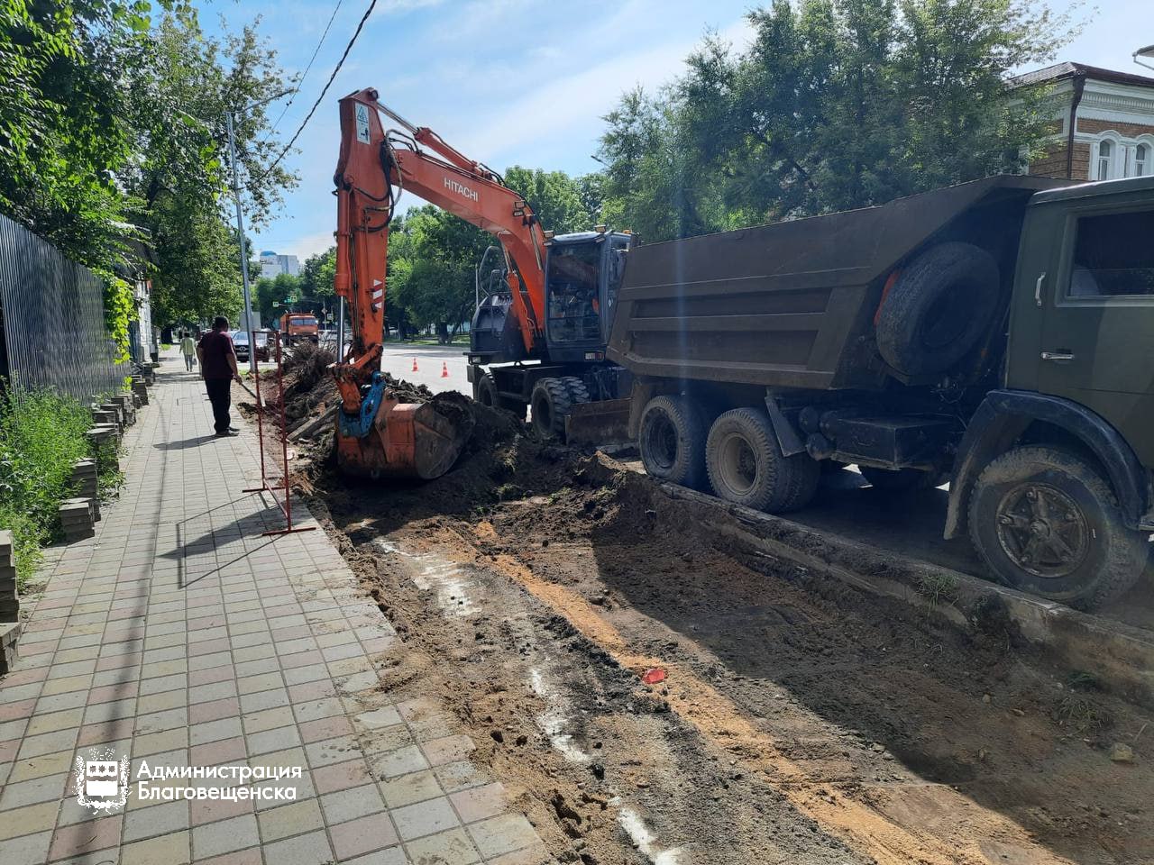Благовещенск пополняется общественными парковками: работы стартовали на одном из участков улицы Калинина