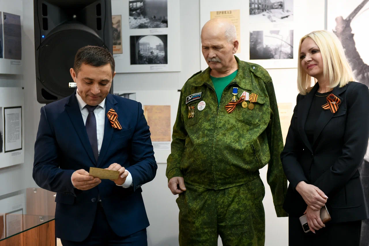 Мэр Благовещенска Олег Имамеев побывал на открытии мемориальной выставки «Сталинград»