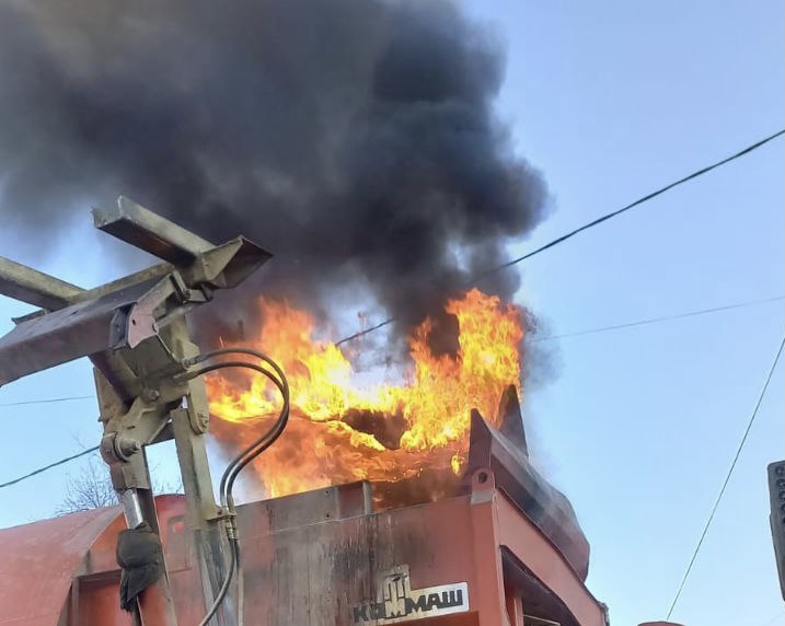 Жители частного сектора в Благовещенске устроили пожар на контейнерной площадке