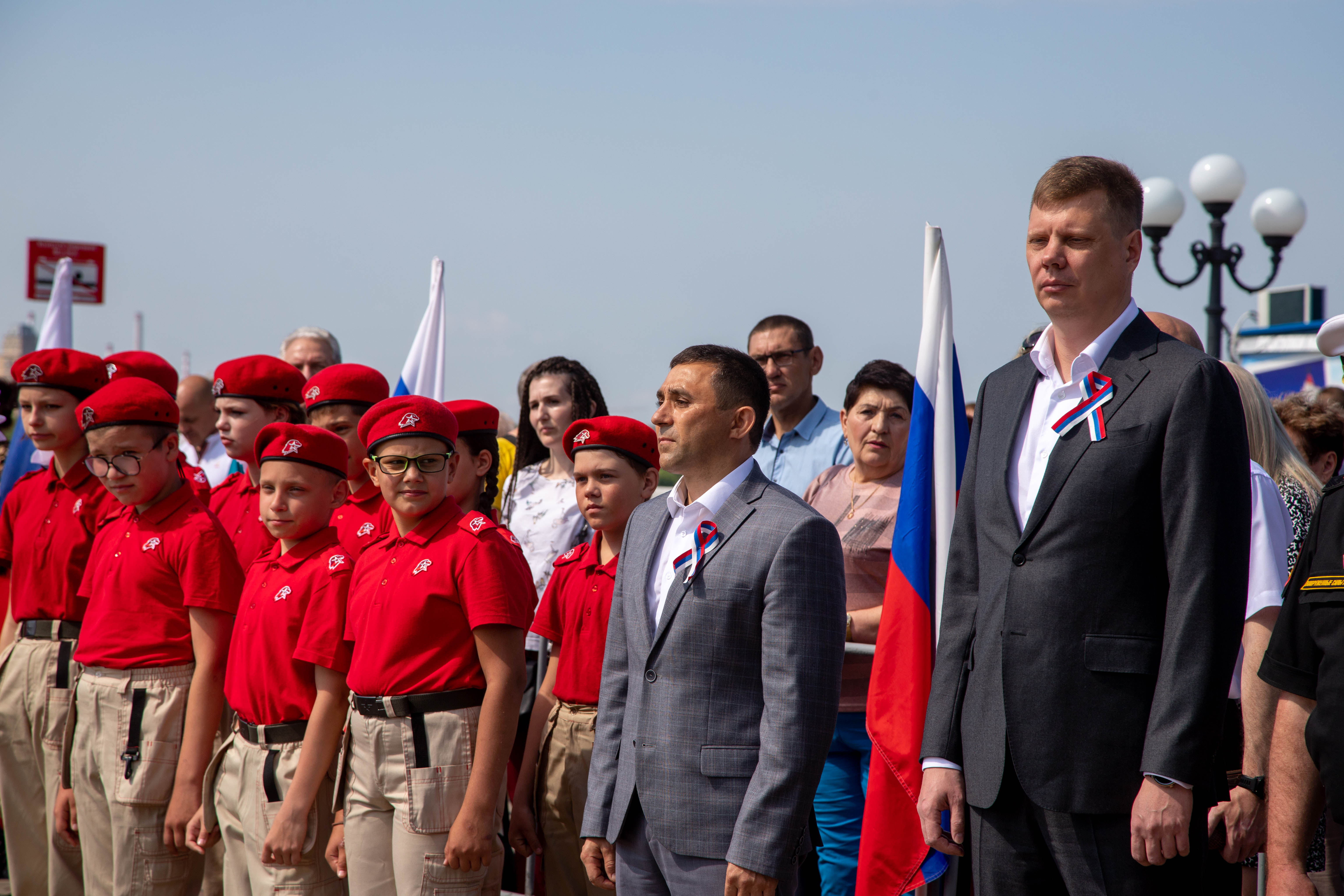 Мэр Олег Имамеев в День России вручил паспорта 13 юным благовещенцам 