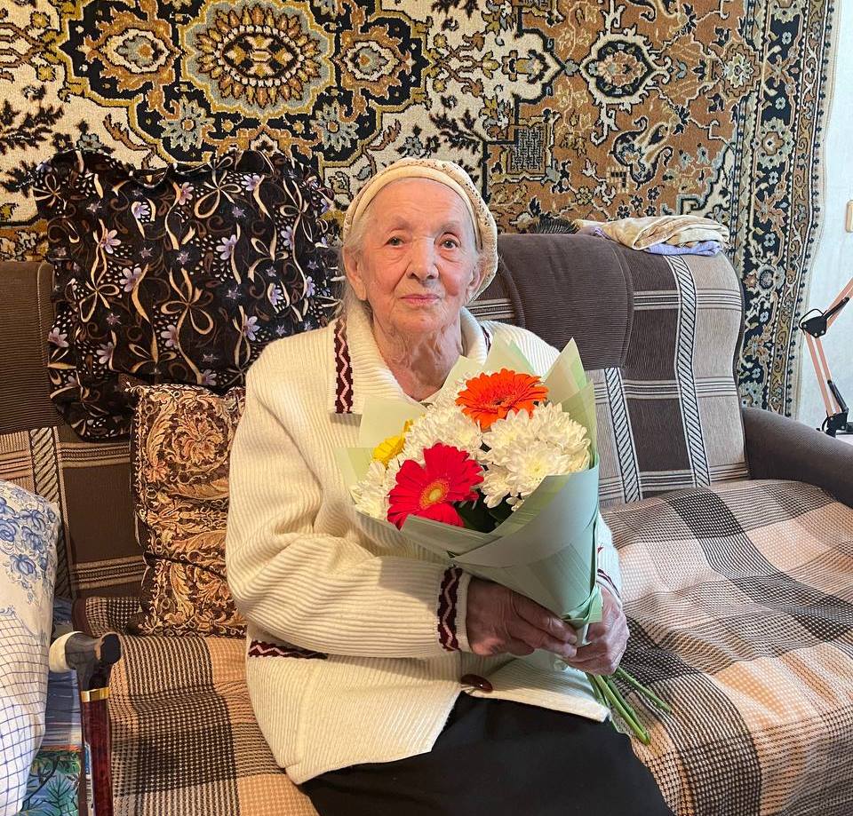 Президент поздравил благовещенку с 95-летним юбилеем 