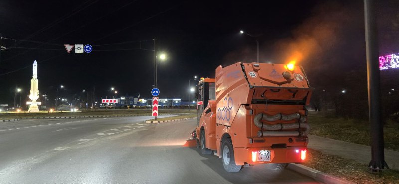 В Благовещенске ночью пропылесосили Калининское и Театральное кольцо 