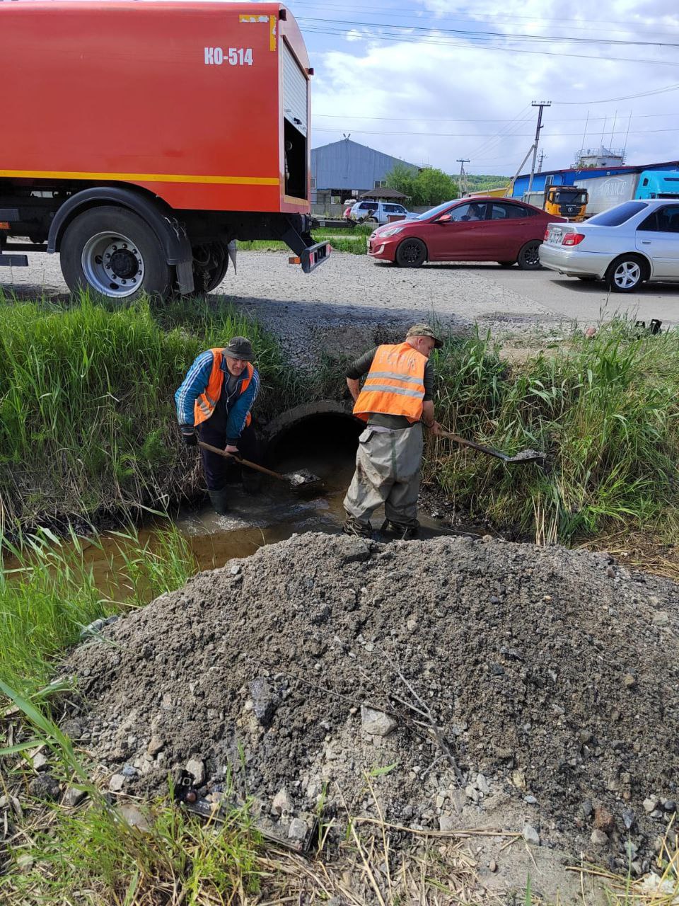 ГСТК чистит систему водоотведения и дороги в Благовещенске