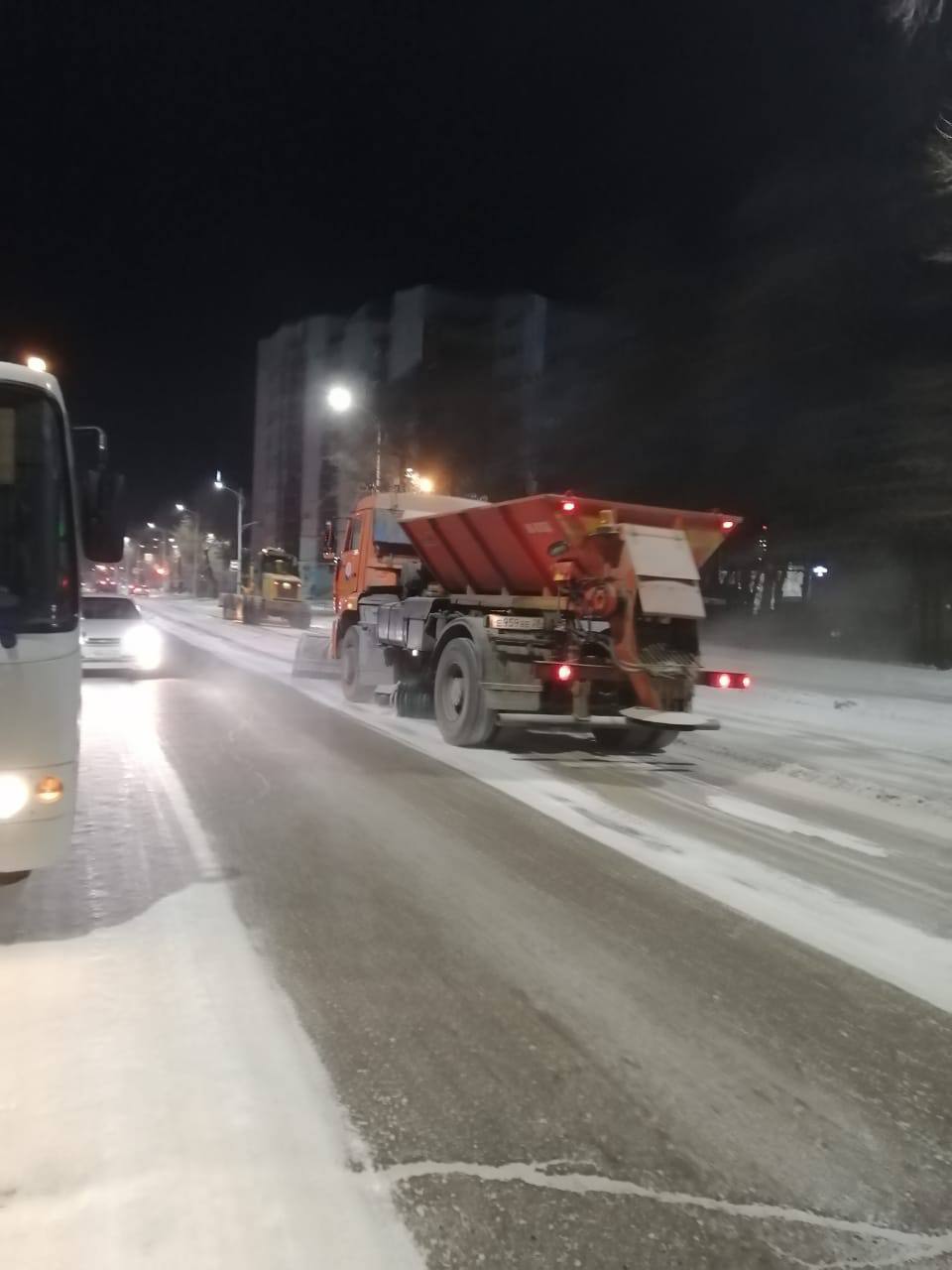 ГСТК очищает улицы Благовещенска от наледи