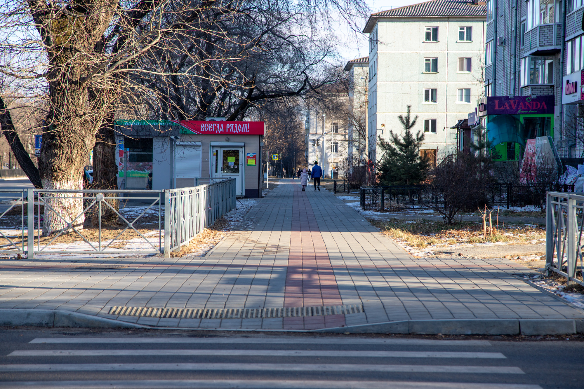 Главные улицы Благовещенска обзаводятся доступной средой для маломобильных горожан
