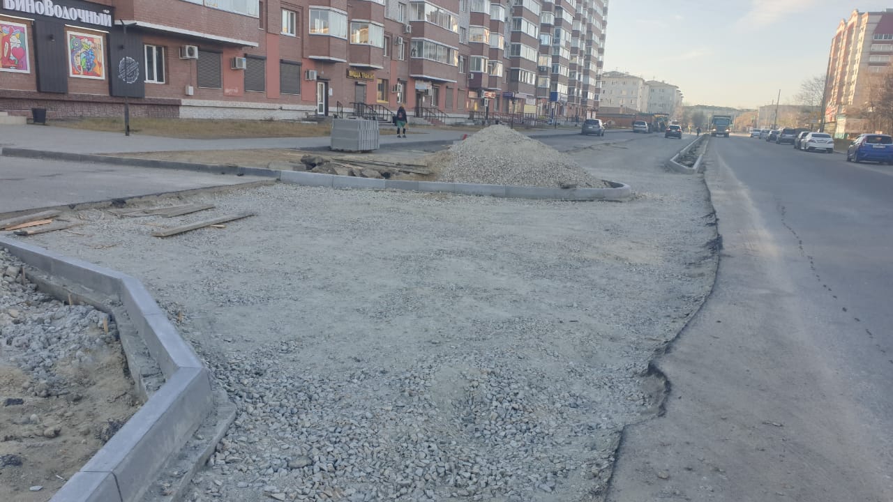 На участке Институтская – Кантемирова в Благовещенске готовят основание под асфальт 