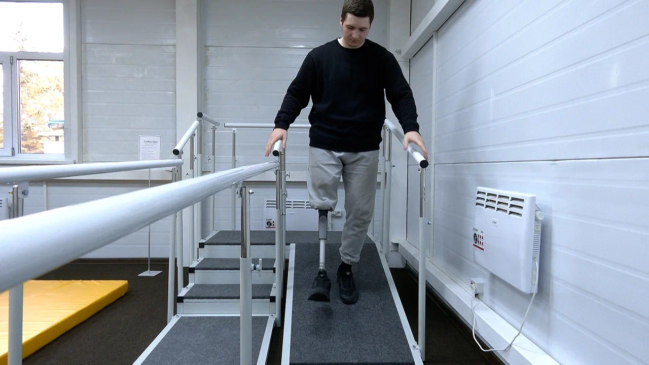 Современные протезы и уроки ходьбы: участники СВО проходят реабилитацию в специализированном Центре