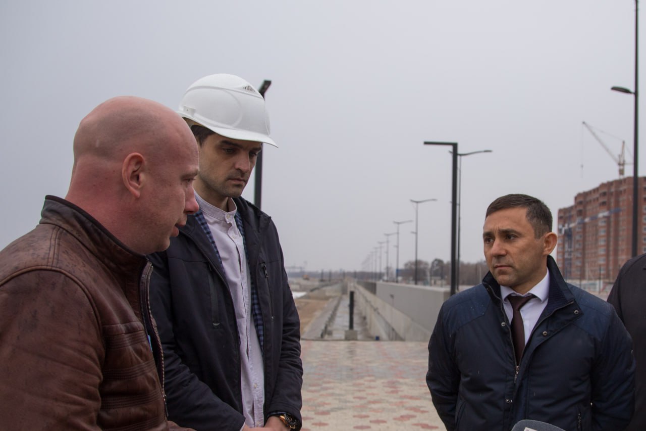 Подрядчик, благоустраивающий набережную Зеи в Благовещенске, заменит импортное оборудование российским 