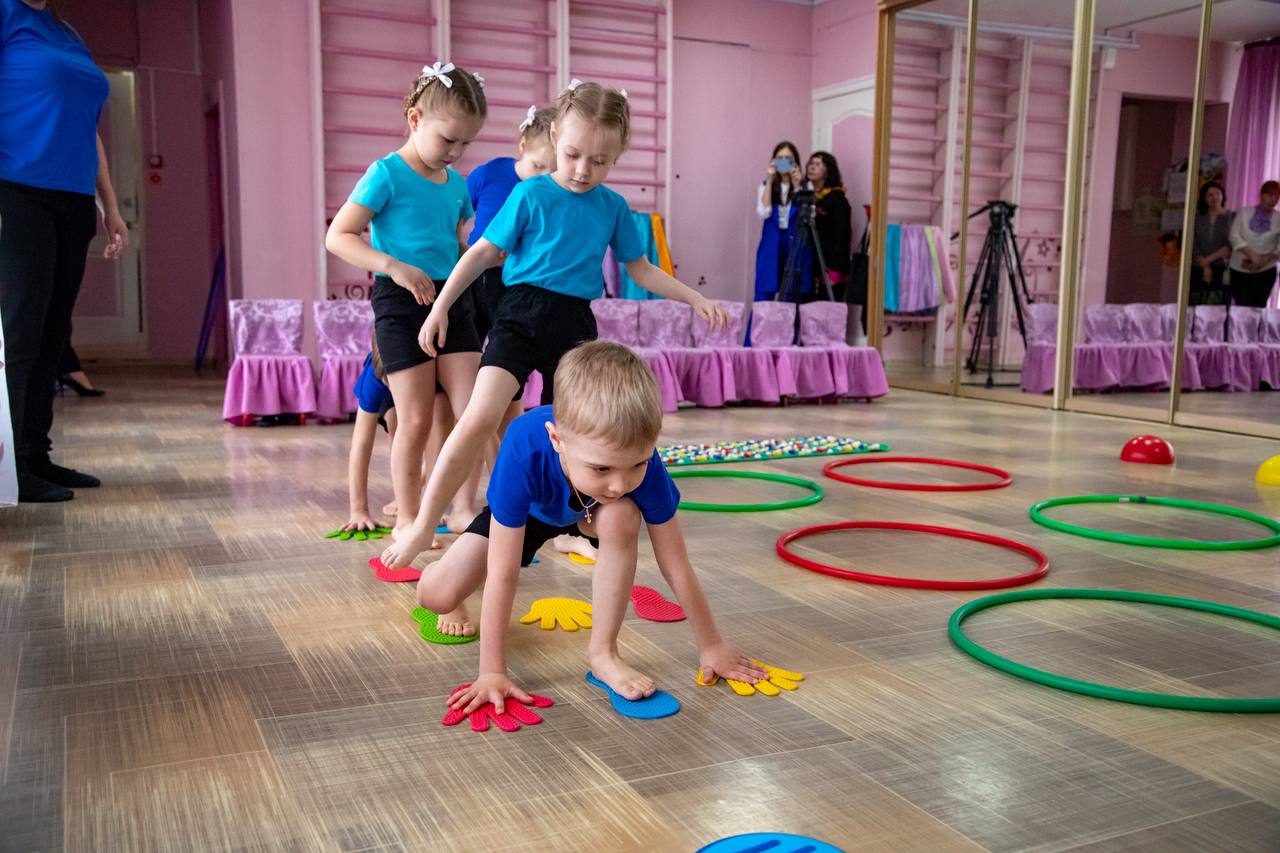 В благовещенском детском саду №32 нашли полезную замену телефонам 