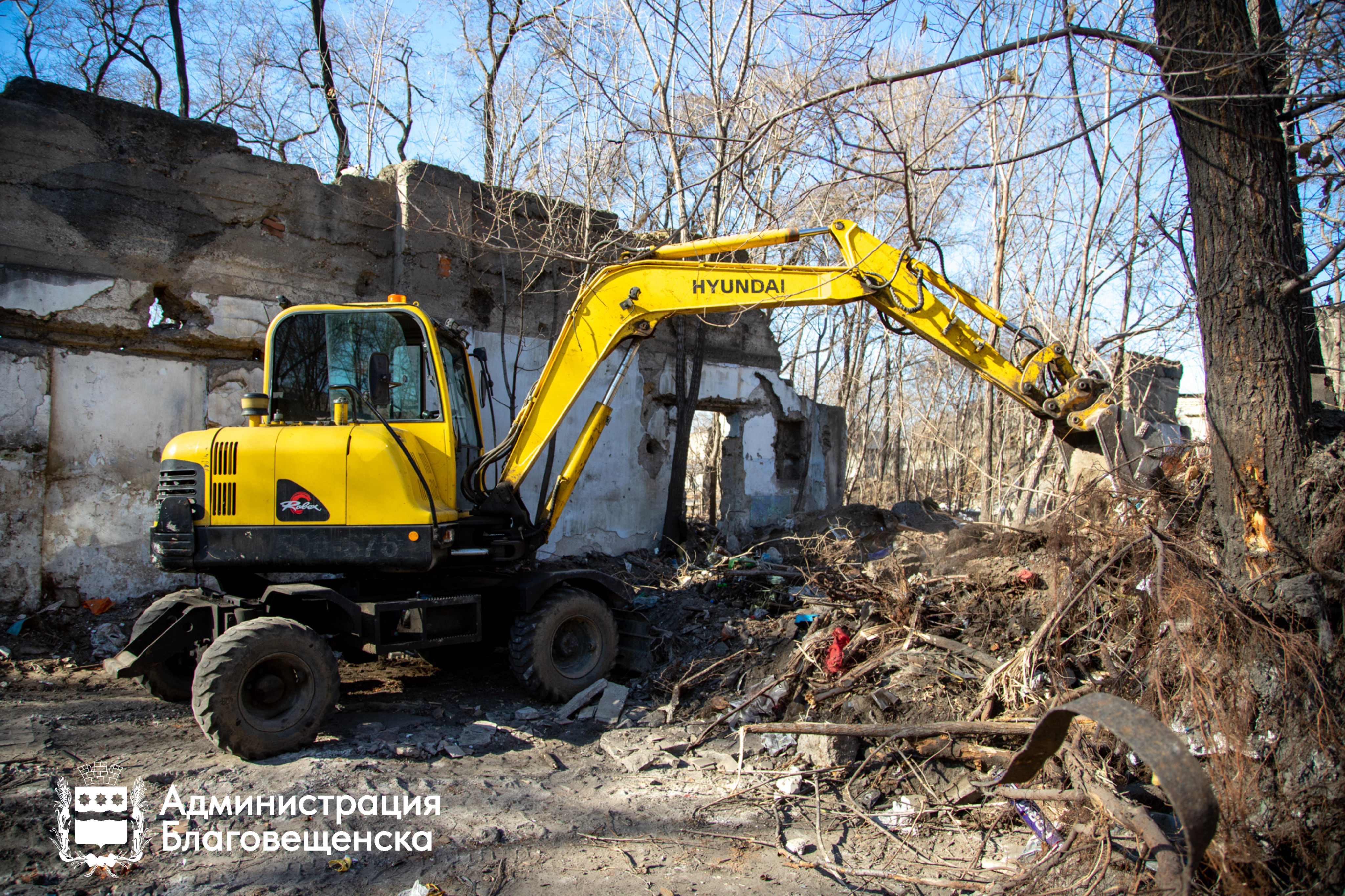 Больше 2 000 тонн мусора вывезли с незаконных свалок Благовещенска