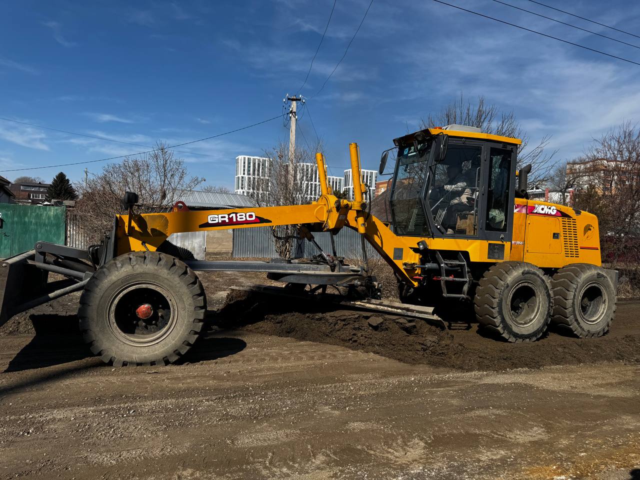 В Благовещенске приступили к профилированию гравийных дорог