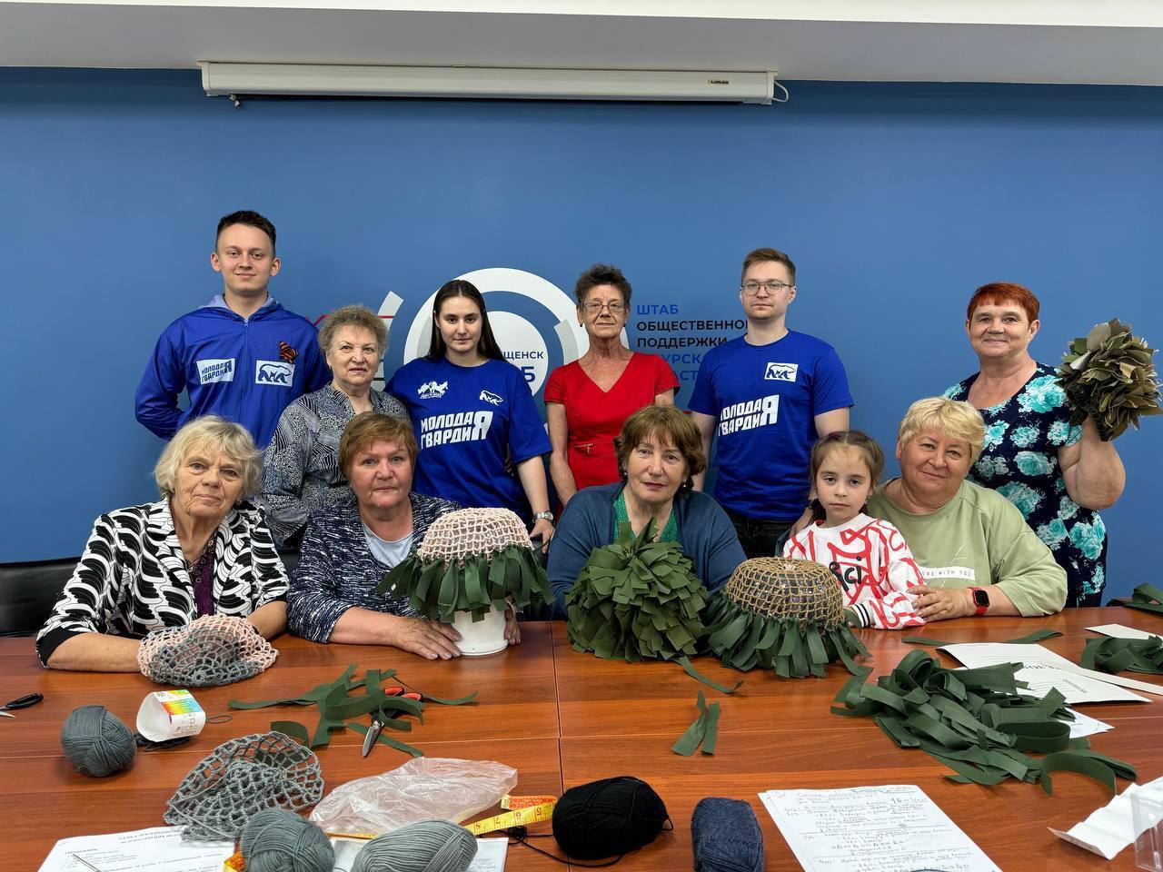 «Серебряные» волонтеры из Благовещенска отправили «за ленточку» большую партию масксетей и сухих супов