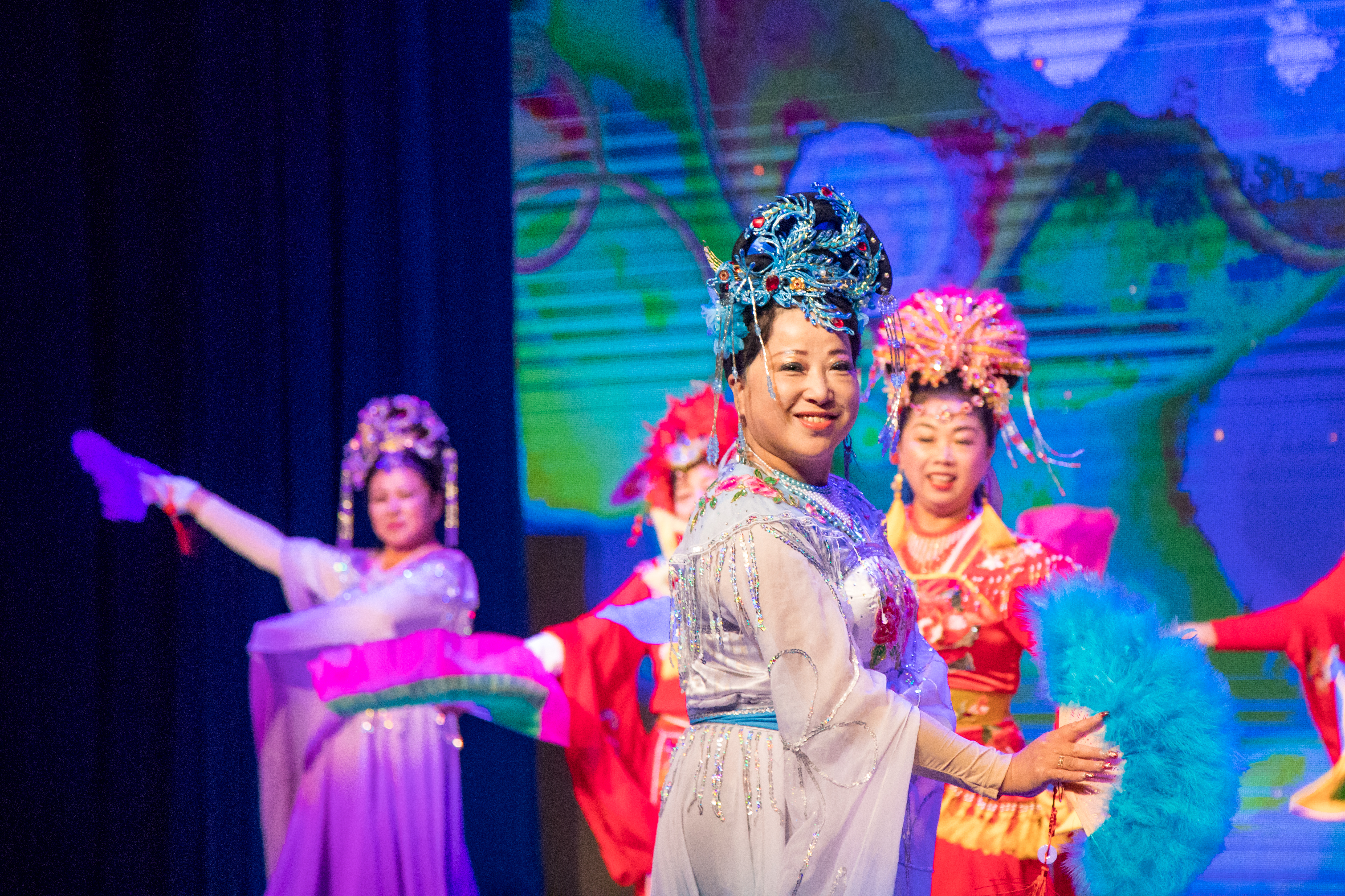 Китайские и русские бабушки станцевали на одной сцене в Благовещенске