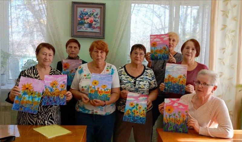 В Благовещенске старшее поколение танцует, рисует, лепит, занимается спортом и рукоделием