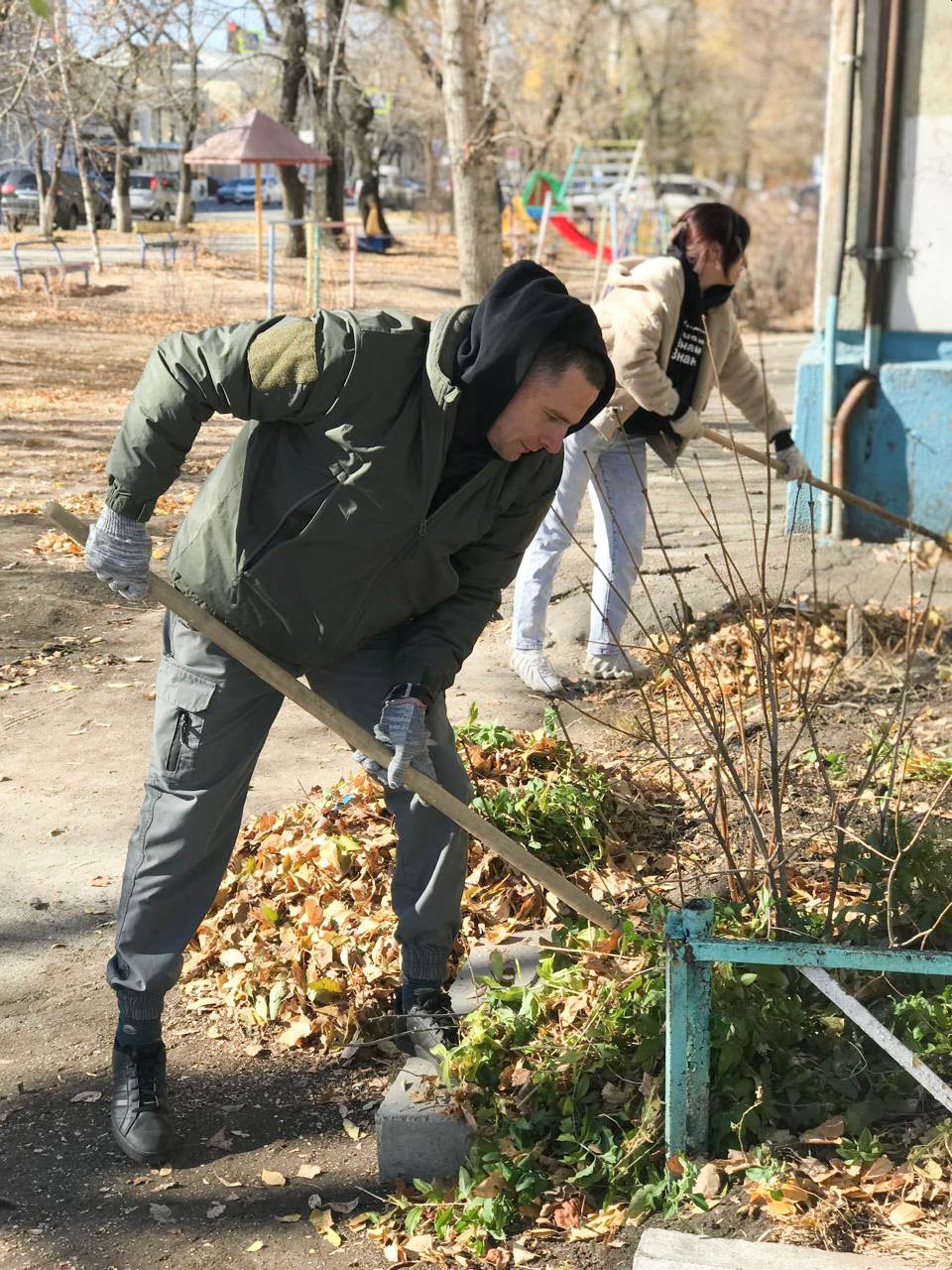 За чистотой на своих округах следят благовещенские депутаты
