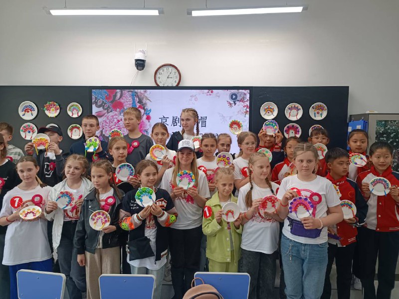 «Мост дружбы»: около трёхсот благовещенских ребят познакомились с китайской культурой 