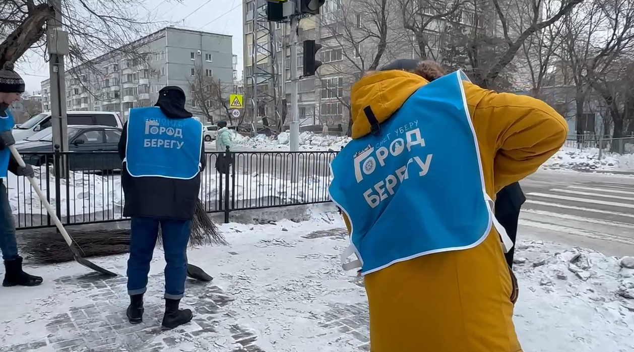 Благовещенские студенты выходят на очистку городских тротуаров по трудовому договору