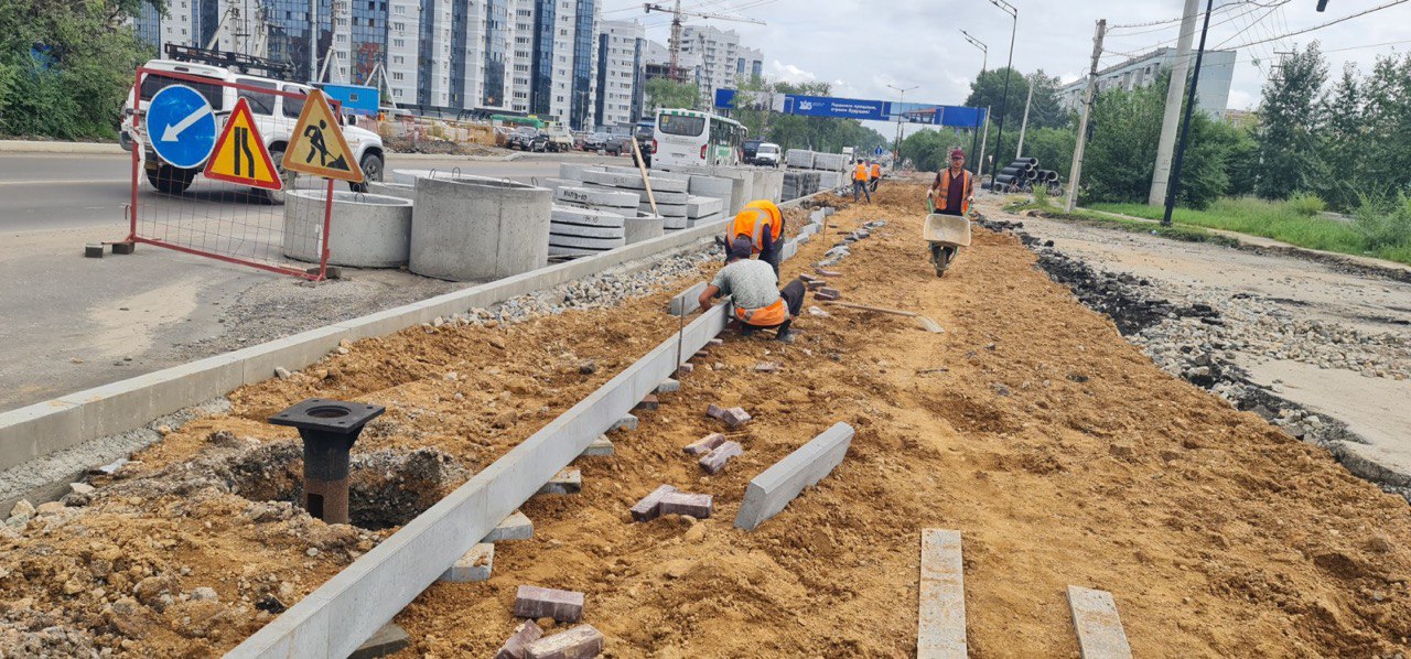 В Благовещенске начался ремонт тротуара на Игнатьевском шоссе 