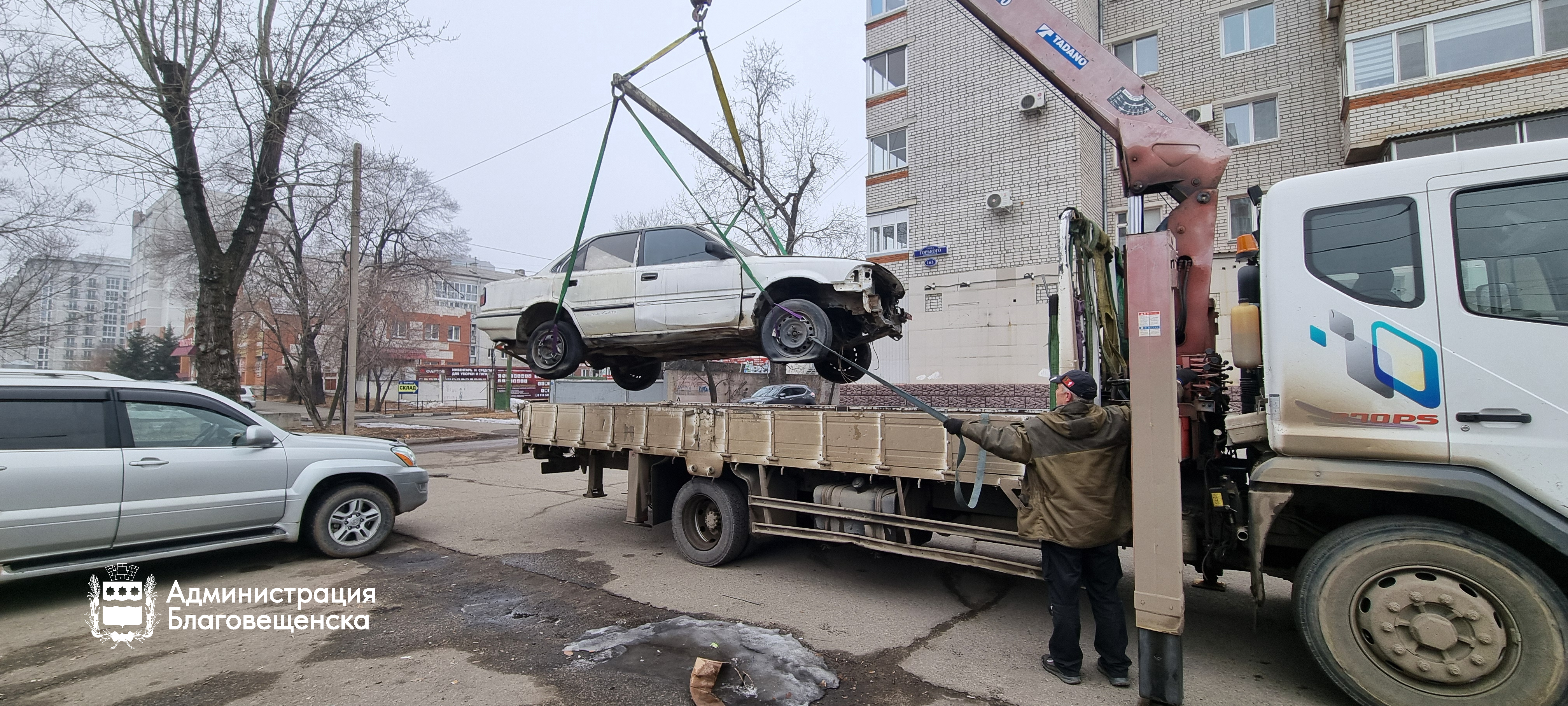 «Многие владельцы самостоятельно убирают свои автомобили — это правильный подход»: Олег Имамеев об очистке городских территорий от автохлама