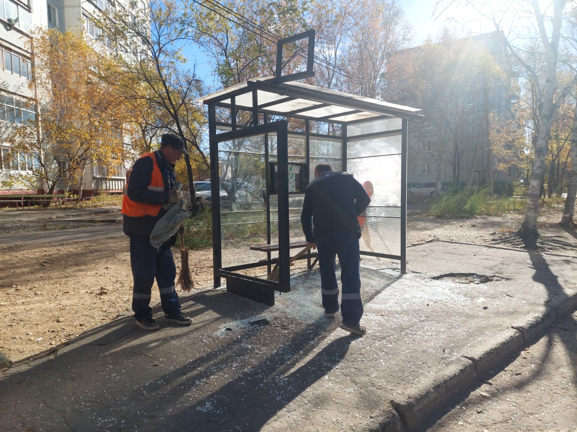 Специалисты ГСТК отремонтировали разбитую хулиганами остановку