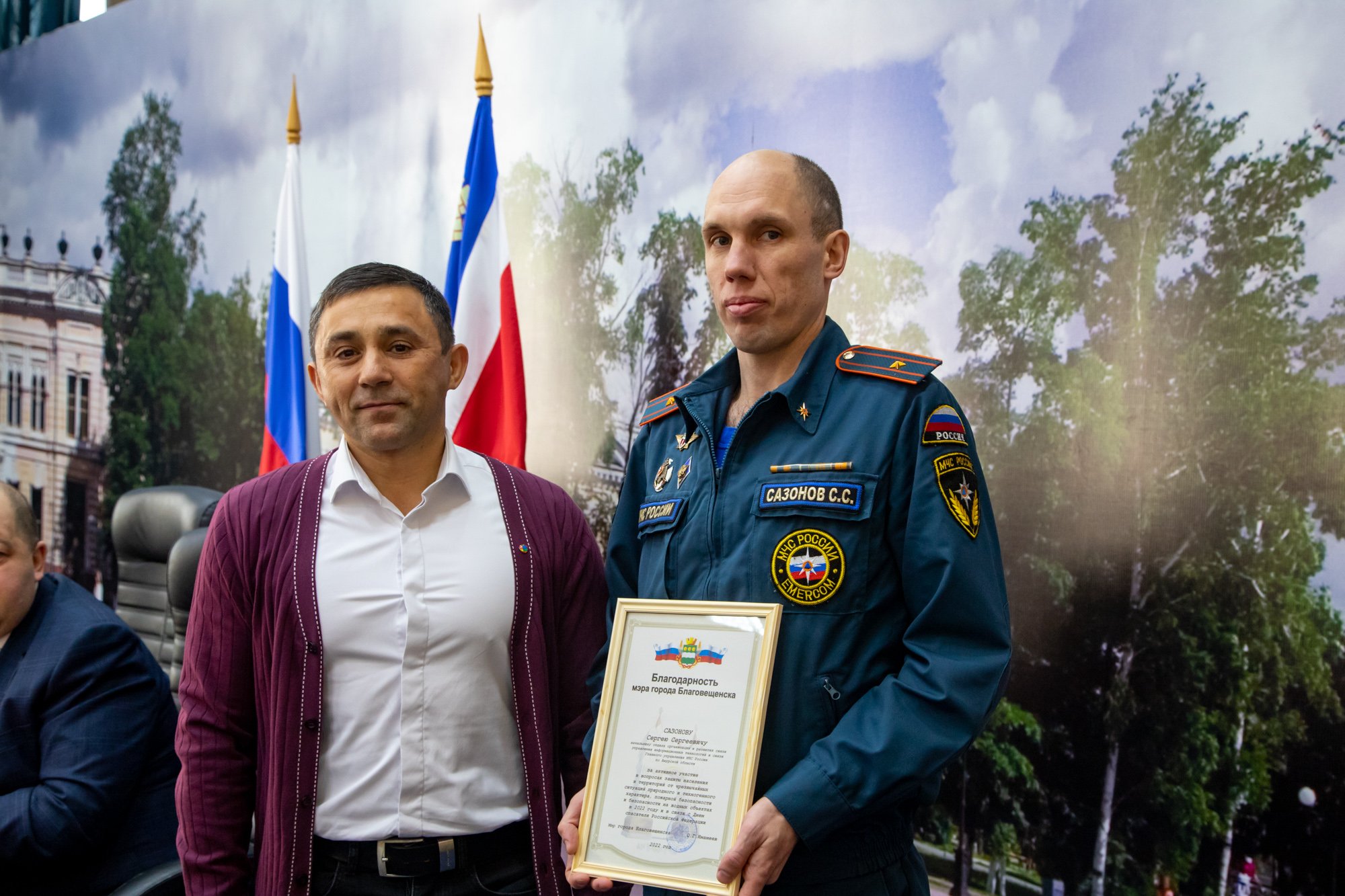 Мэр Благовещенска Олег Имамеев наградил спасателей и сотрудников сферы ГОЧС 