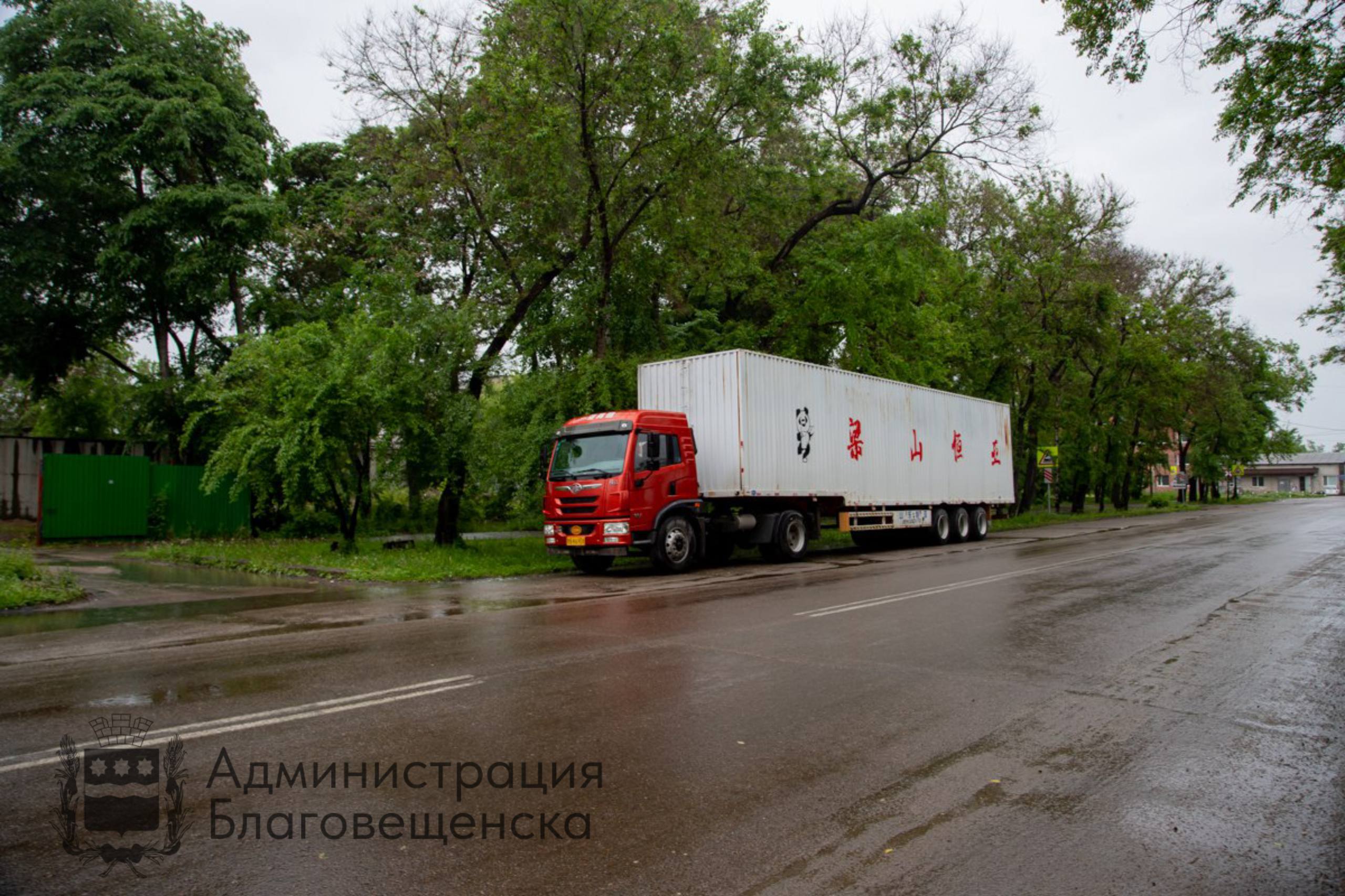В Благовещенске запретили стоянку большегрузов на Краснофлотской