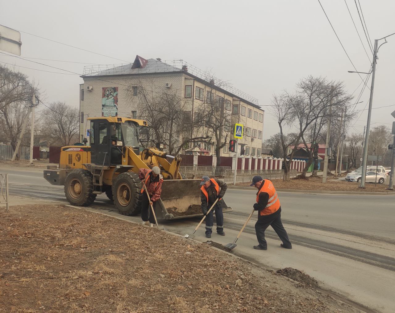 В Плодопитомнике профилируют гравийные дороги
