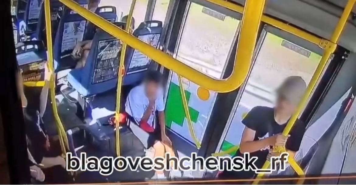 Наглые несовершеннолетние «зайцы» завелись в одном из благовещенских маршрутов 