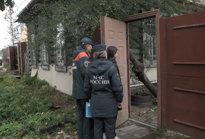В преддверии отопительного сезона в Благовещенске проверили семьи, проживающие в домах с печным отоплением