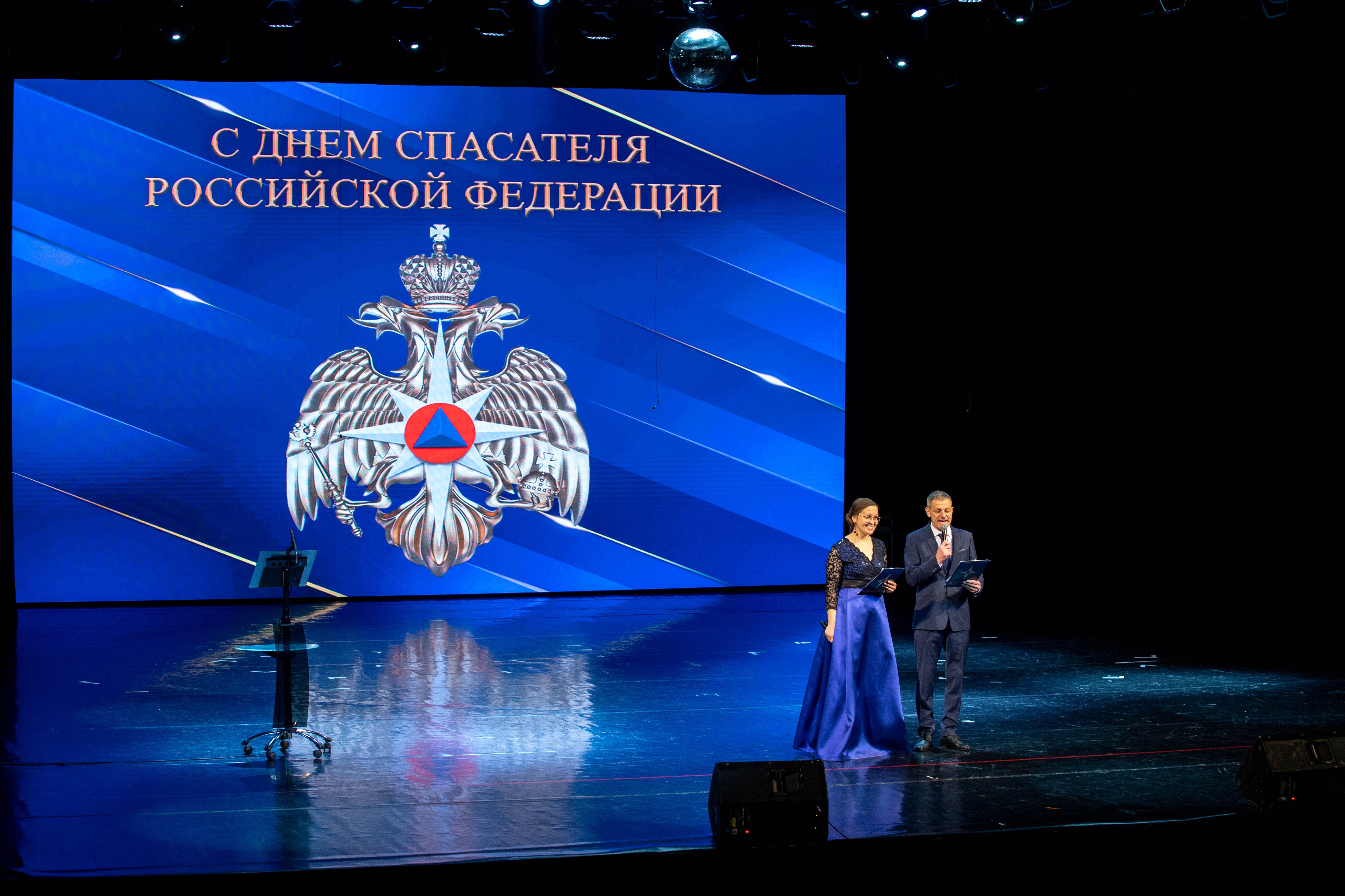 В Благовещенске амурских спасателей поздравили с профессиональным праздником