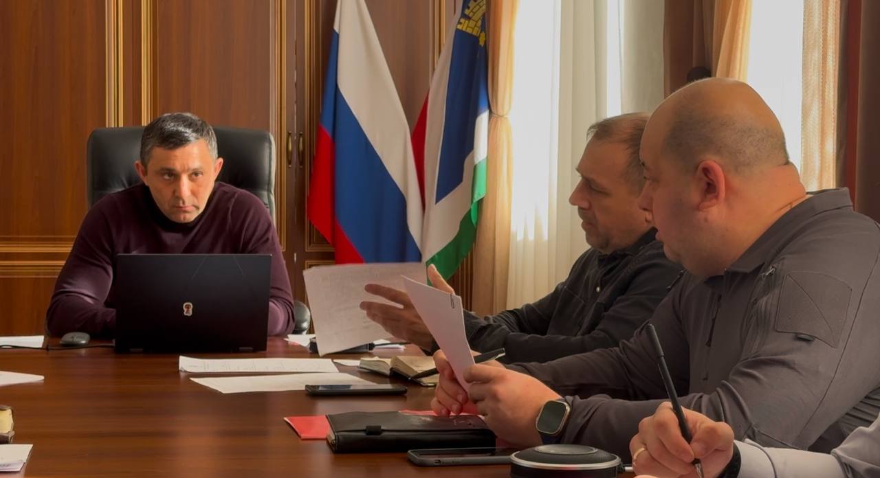 Содержание объектов, принадлежащих ресурсоснабжающим организациям, взять на особый контроль поручил мэр Благовещенска Олег Имамеев